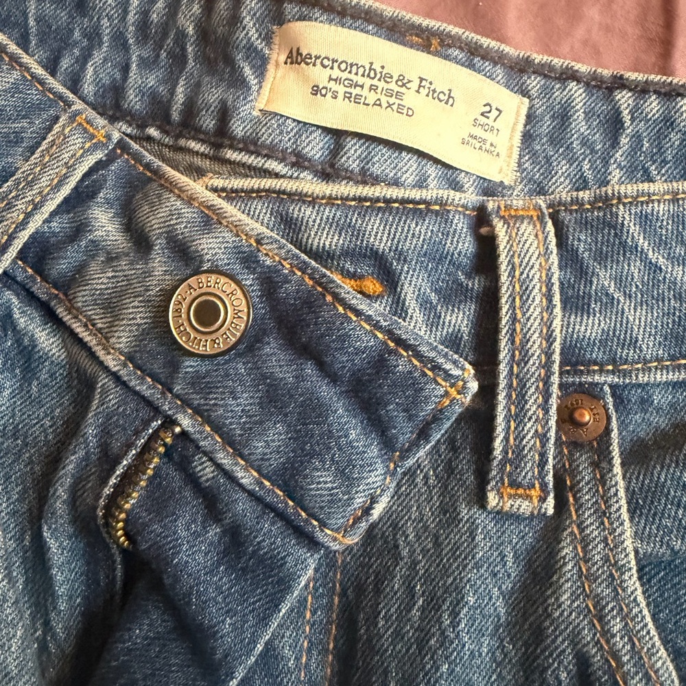Abercrombie & Fitch Women's high rise 90s relaxed curve short - Picture 4 of 4